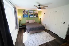 4-bedroom home near Airport & Bend - Image 5