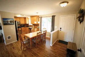 4-bedroom home near Airport & Bend - Image 3