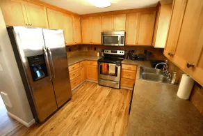 4-bedroom home near Airport & Bend - Image 4