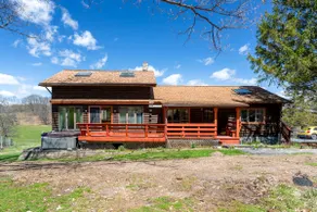 3-bdrm Huxley Farmhouse. Formerly Armstrong Farm. - Image 2