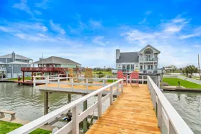Canal Front Home with Pool & Direct Fishing Access - Image 2