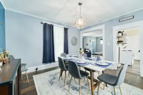 Central & Peaceful 3-bed home with a fireplace - Image 2