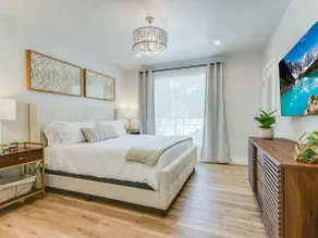5 Blocks from UT Stadium with Deck & Lush Backyard - Image 4