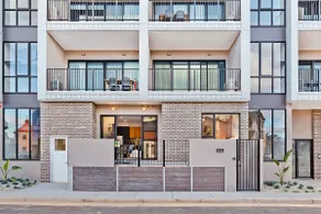 Jewel on Jubilee - New 1 Bed Apt with Parking - Image 4