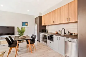 Jewel on Jubilee - New 1 Bed Apt with Parking - Image 5