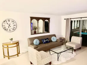 Beautiful & cozy 2 Bd 2 baths condo w/pool** - Image 3