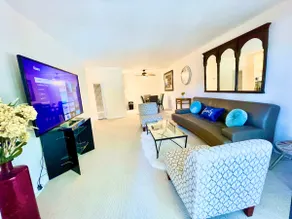 Beautiful & cozy 2 Bd 2 baths condo w/pool** - Image 4