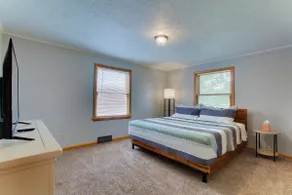 Two Bedroom King Suite near Hall of Fame w/ Garage - Image 3