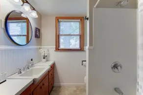 Two Bedroom King Suite near Hall of Fame w/ Garage - Image 5