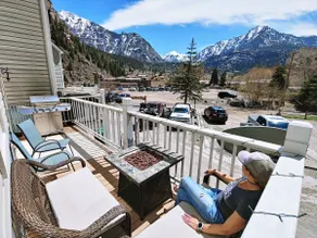 Ouray mountain chalet— relax + walk to hot springs - Image 2