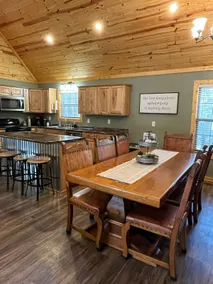 Cheerful & Modern 3 bedroom Cabin with Fire Pit - Image 3