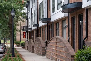 Townhouse in Uptown/King Bed/Wi-Fi /W&D - Image 5