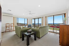 Elevated spacious 4 Bedroom Home with Ocean views. - Image 5