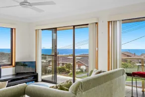 Elevated spacious 4 Bedroom Home with Ocean views. - Image 2