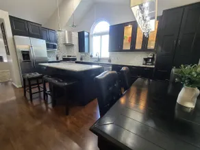 HOT TUB~ KING Bed~ Pool Table - Image 4