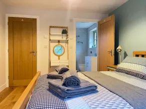 Dog & Family friendly lodge with log burner - Image 4