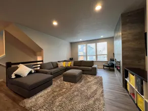 Entire large modern 3-story townhouse with gym - Image 3
