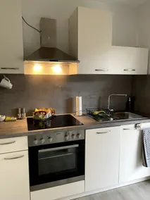 Quiet, central apartment with underground parking - Image 2