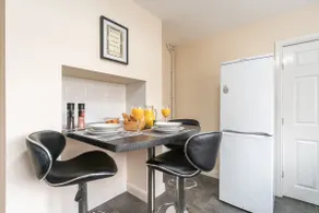 Thy Grace 3 Bedroom 2 Shower Room Central Newland - Image 4