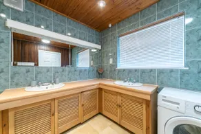 Thy Grace 3 Bedroom 2 Shower Room Central Location- Newland Ave - Image 3