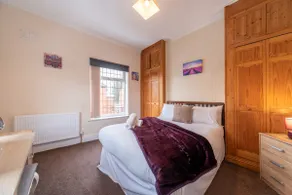 Thy Grace 3 Bedroom 2 Shower Room Central Newland - Image 3