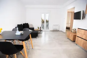 Lovely 2 bed room apartment near the beach - Image 4