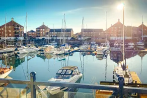 Sailor's Rest: modern 2-bed, 2-bath with gorgeous water views - Image 2