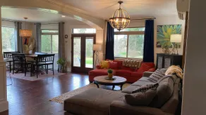 Peaceful, upgraded home - hot tub, donkeys & goats - Image 3