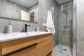 RELAXING AND LUXURIOUS APARTMENT NEXT TO THE CATHEDRAL. - Image 4