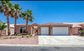 Amazing Water Front Retreat close to amenities - Image 2