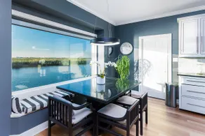Waterfront Property With Stunning Lake Views - Image 4