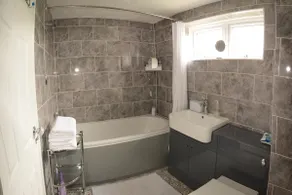 Gower 1 double bedroom apartment - Image 3