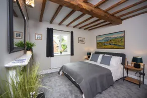 Rural town centre Cotswolds house - ideal location - Image 5
