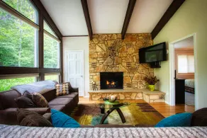 Cozy Hunter Chalet 2 Min From Mountain - Image 2