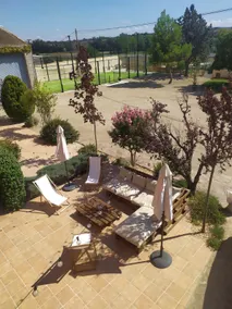 Cal Pedrós, a rural house with a paddle tennis court and swimming pool - Image 4