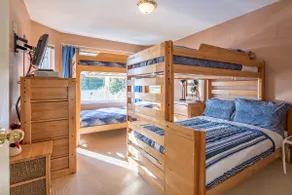 Popular Chalet Steps to Village - Great Views, Hot Tub, Laundry & Pet Friendly! - Image 4