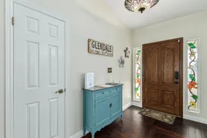 Luxuriously Cozy 5 Bedroom Retreat with Pool. - Image 3