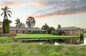 Wine Country Homestead – Spacious Retreat - Image 2