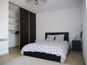Large apartment with free parking - Image 2