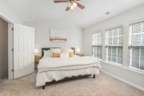 Spacious Home- central to Airport, Crabtree & food - Image 3