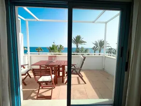 Beachfront penthouse with private garage - Image 5