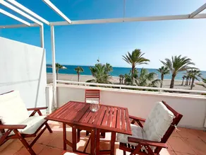Beachfront penthouse with private garage - Image 4