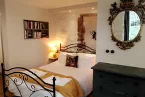 A cosy studio suite in a stunning manor house - Image 4