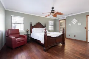 Spacious Welcoming Oasis With Gameroom - Image 3