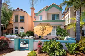 Lucy's Beach House, - Image 2