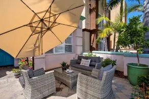 Lucy's Beach House, - Image 3
