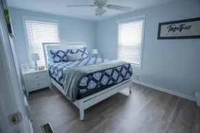 Cheerful Cape Cod home with 3 bedrooms & fireplace - Image 4