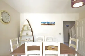 Light, modern townhouse with patio, close to beach - Image 4