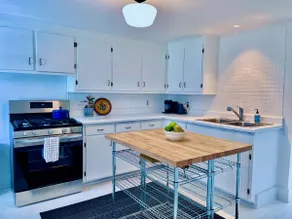 Cozy & Modern 3BDRM Farmhouse - EV Charger - Image 4