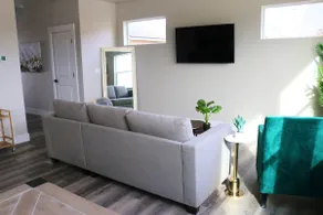 Spacious 3 Bedroom Luxury Airbnb in Heart of Nampa - Image 3